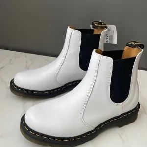 Dr. Martens shoes  White Yellow Stitch Smooth Leather Chelsea Boots New size 9