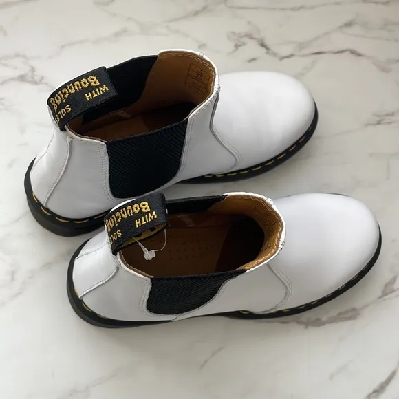 Dr. Martens shoes  White Yellow Stitch Smooth Leather Chelsea Boots New size 9
