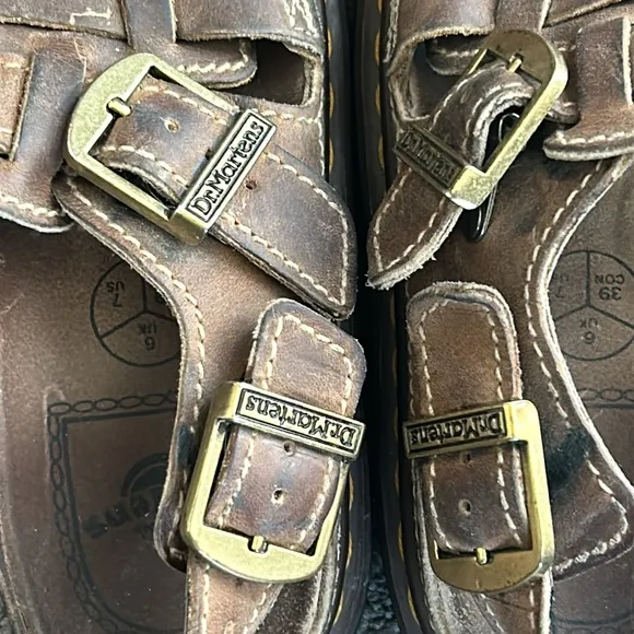 Dr. Martens Vintage Made In England Y2K Chunky Heel Fisherman Sandals Size 7 US