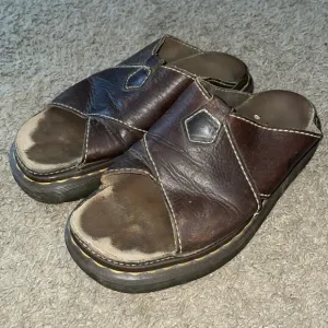 Dr. Martens Vtg 90’s unisex slide on chunky platform Airwair sandals