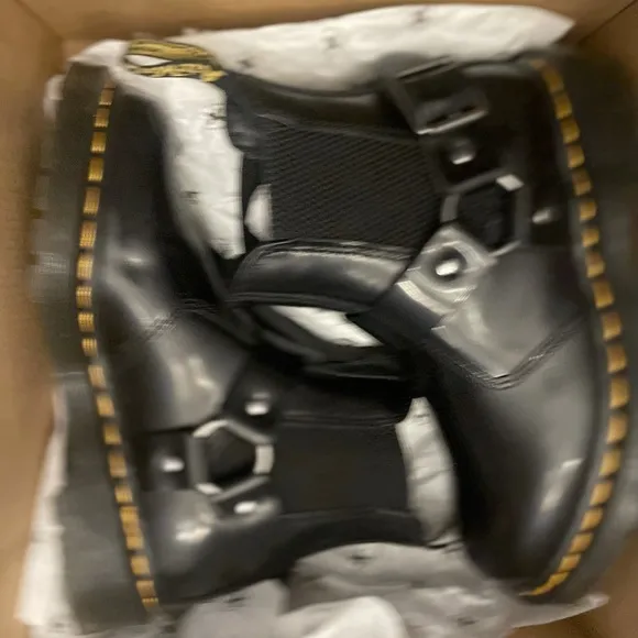 Dr. Martens Wincox Chelsea Ankle Boots Black New In Box