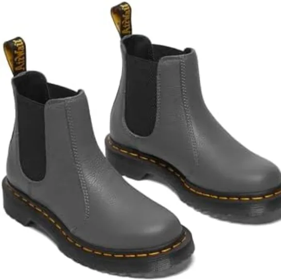 Dr. Martens Women's 2976 Chelsea Boots Size 8