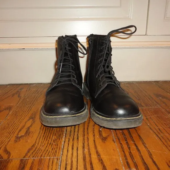 DR. MARTENS Women's Black Leather &quot;Delaney&quot; Zip Up Boots Size 5 (US L5/US M4)