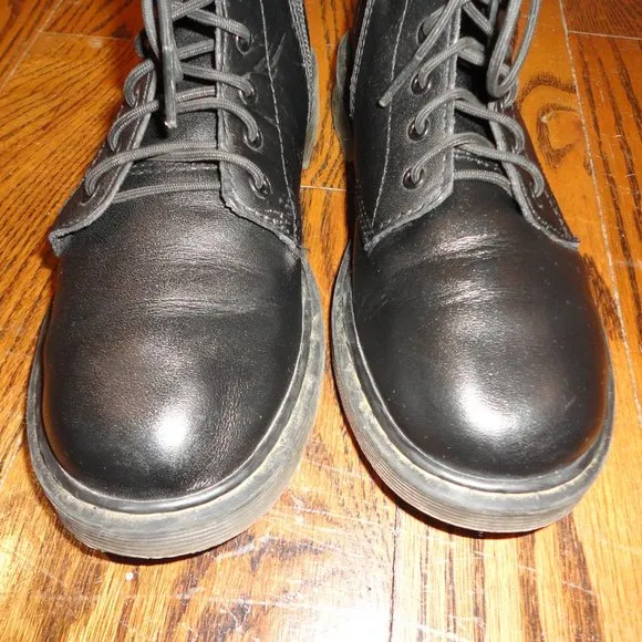 DR. MARTENS Women's Black Leather &quot;Delaney&quot; Zip Up Boots Size 5 (US L5/US M4)