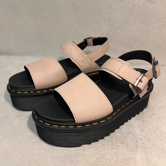 Dr. Martens Women's Voss Quad Leather Chunky Platform Sandal  Size 11