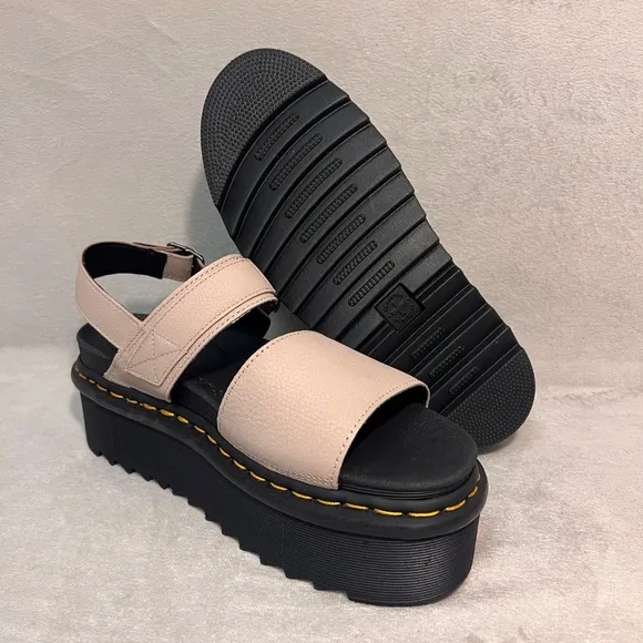 Dr. Martens Women's Voss Quad Leather Chunky Platform Sandal  Size 11