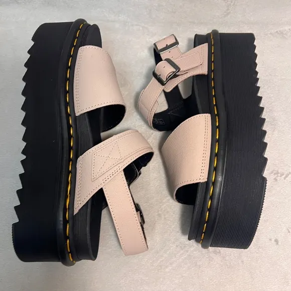 Dr. Martens Women's Voss Quad Leather Chunky Platform Sandal  Size 11
