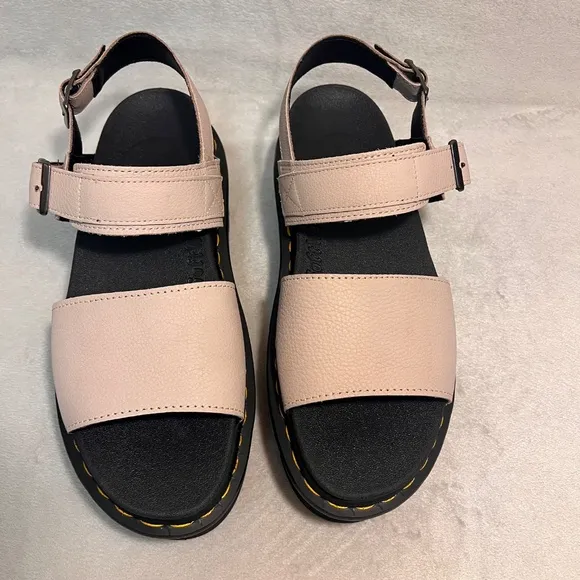 Dr. Martens Women's Voss Quad Leather Chunky Platform Sandal  Size 11