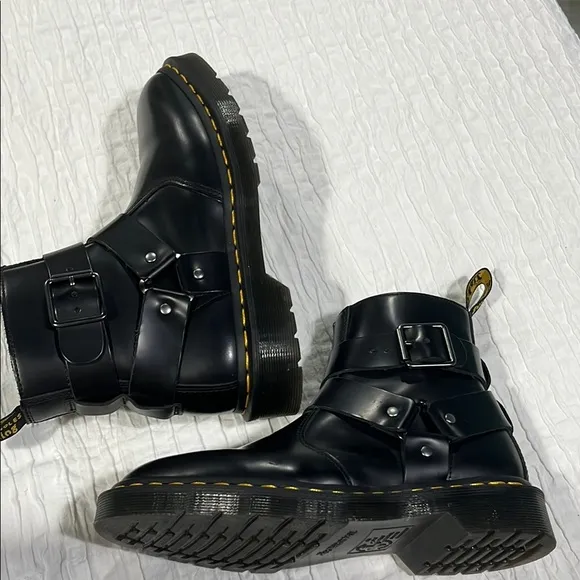 Dr.Martens Jaimes Leather Harness Chelsea Boot Black Leather Boots unisex