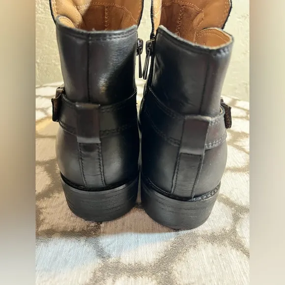 Earth Black Leather Ankle Boots, side zip, style:Etnaira 9.5 by Earth, excellent