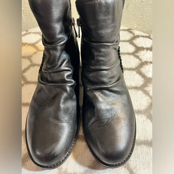 Earth Black Leather Ankle Boots, side zip, style:Etnaira 9.5 by Earth, excellent