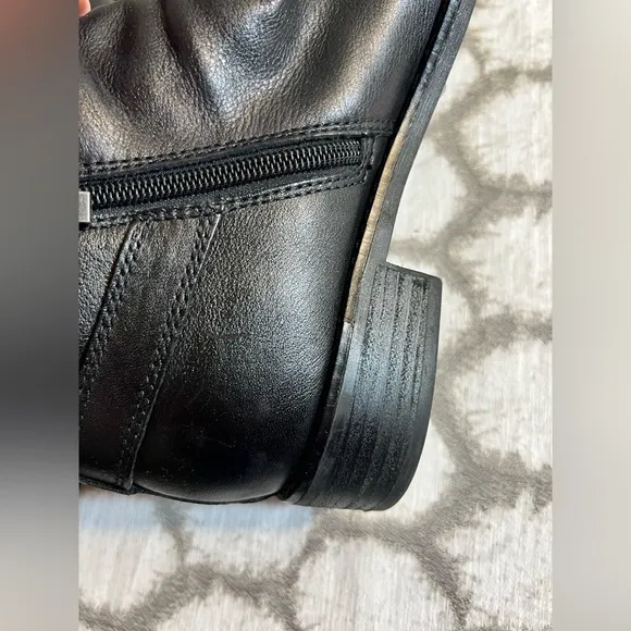 Earth Black Leather Ankle Boots, side zip, style:Etnaira 9.5 by Earth, excellent