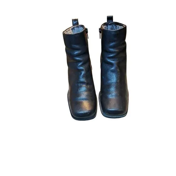 Ecco black leather boots. Size 6.5 in good condition.