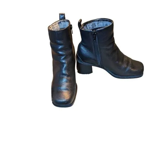 Ecco black leather boots. Size 6.5 in good condition.