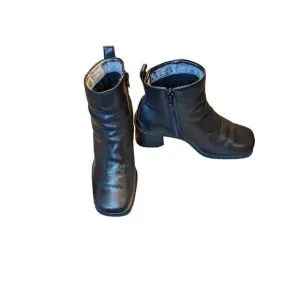 Ecco black leather boots. Size 6.5 in good condition.