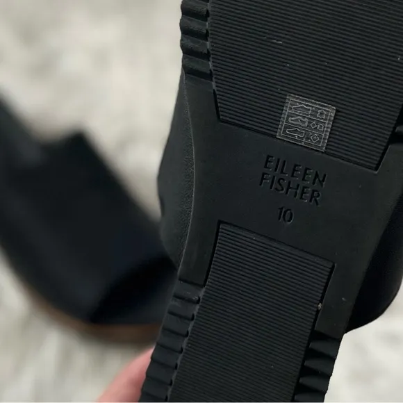 EILEEN FISHER 10 Koha Tumbled Leather Wedge Sandals in Black • Slides