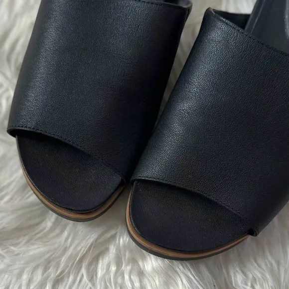 EILEEN FISHER 10 Koha Tumbled Leather Wedge Sandals in Black • Slides