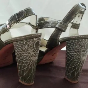Elie Tahari Distressed Green Leather Platform Chunky Heeled Sandals Size 10 EUC