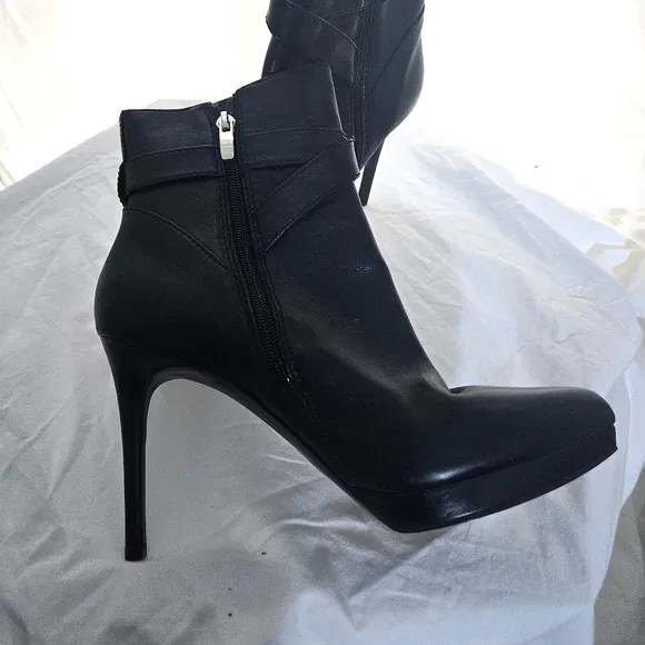 Enzo Angiolini Leather Booties NWOB ❤️