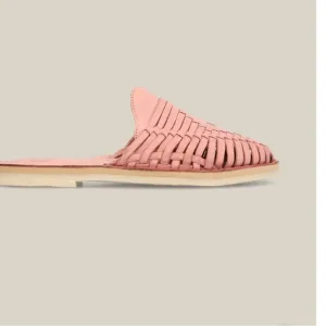 ESPIRITU hauracha slides!!( peony is the color) barely worn- like NEW!! See pic: