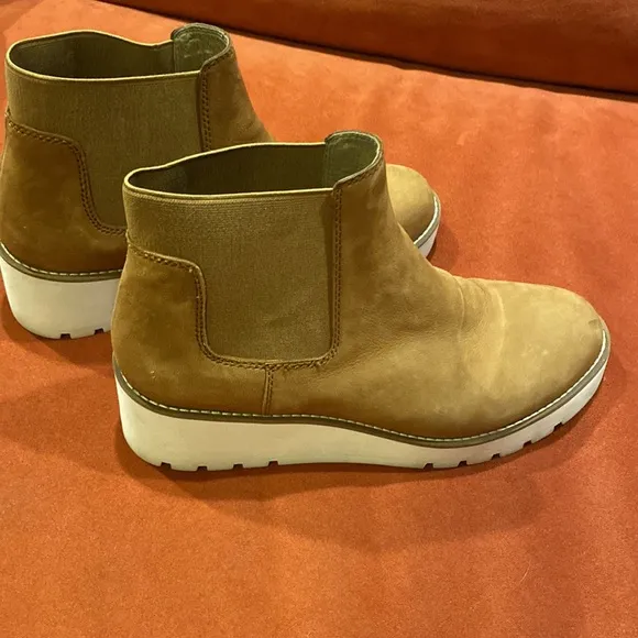 EUC Eileen Fisher ankle boots size 9