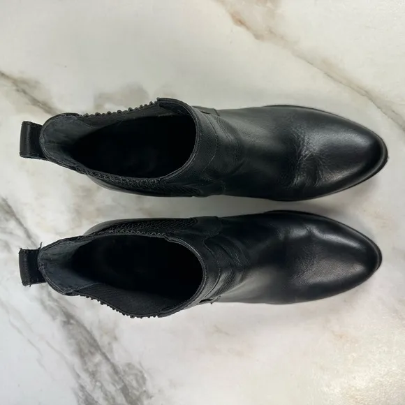 EUC UGG Cobie II Black Leather Chelsea Ankle Boots Booties, Sz 9.5