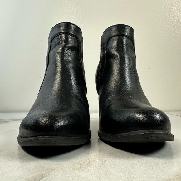 EUC UGG Cobie II Black Leather Chelsea Ankle Boots Booties, Sz 9.5