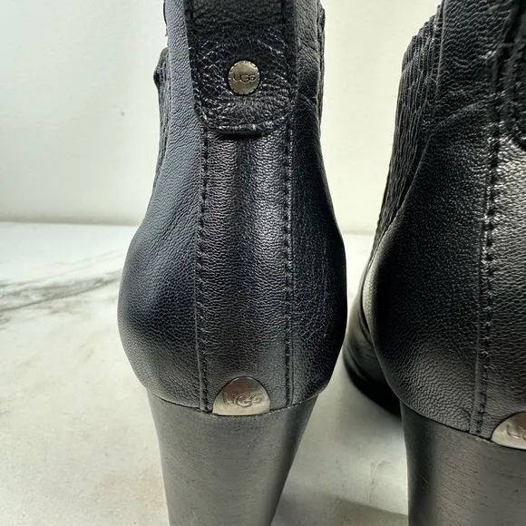 EUC UGG Cobie II Black Leather Chelsea Ankle Boots Booties, Sz 9.5