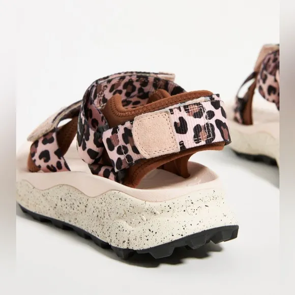 Flower Mountain women’s Nazca pink brown Leopard Print chunky open toe Sandals 7