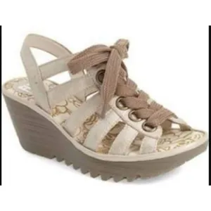 FLY London Yito Womens White Leather Gladiator Sandals Size 39/ excellent