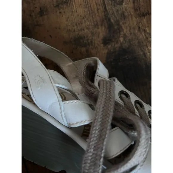 FLY London Yito Womens White Leather Gladiator Sandals Size 39/ excellent