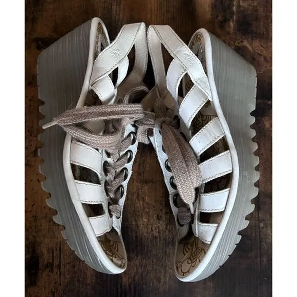 FLY London Yito Womens White Leather Gladiator Sandals Size 39/ excellent