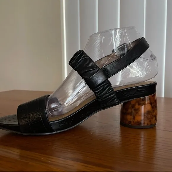 FRANKIE4 Mollie Black Croc Embossed Sandals Size 7