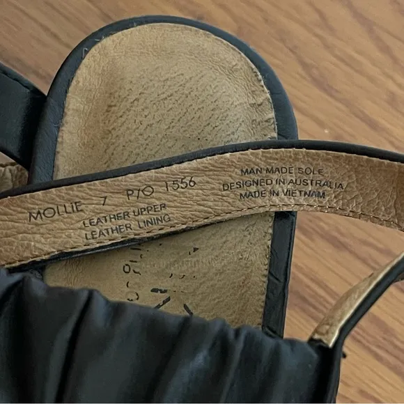 FRANKIE4 Mollie Black Croc Embossed Sandals Size 7
