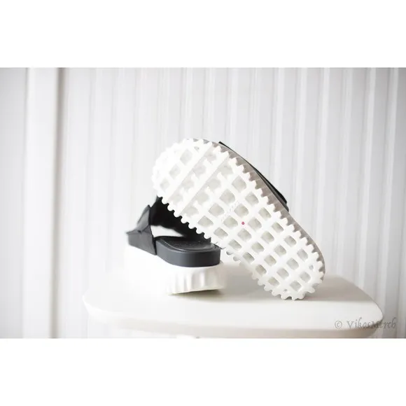 Free People 4CCCCEES Pleats and Thank You Slides Sandals 39 NEW