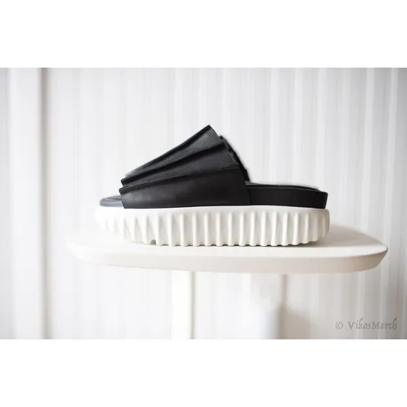 Free People 4CCCCEES Pleats and Thank You Slides Sandals 39 NEW