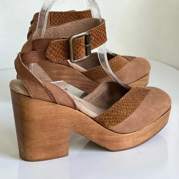 Free People &quot;Walk This Way&quot; Clogs Sandals Size 37 / US 6.5