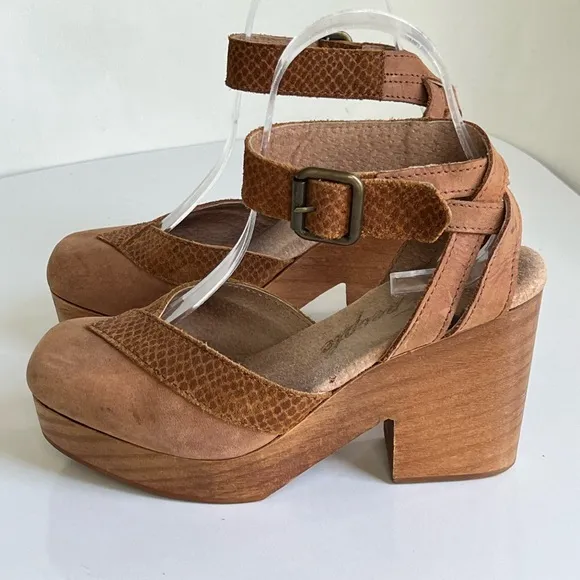 Free People &quot;Walk This Way&quot; Clogs Sandals Size 37 / US 6.5