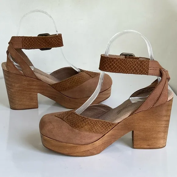 Free People &quot;Walk This Way&quot; Clogs Sandals Size 37 / US 6.5