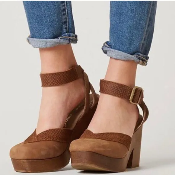 Free People &quot;Walk This Way&quot; Clogs Sandals Size 37 / US 6.5