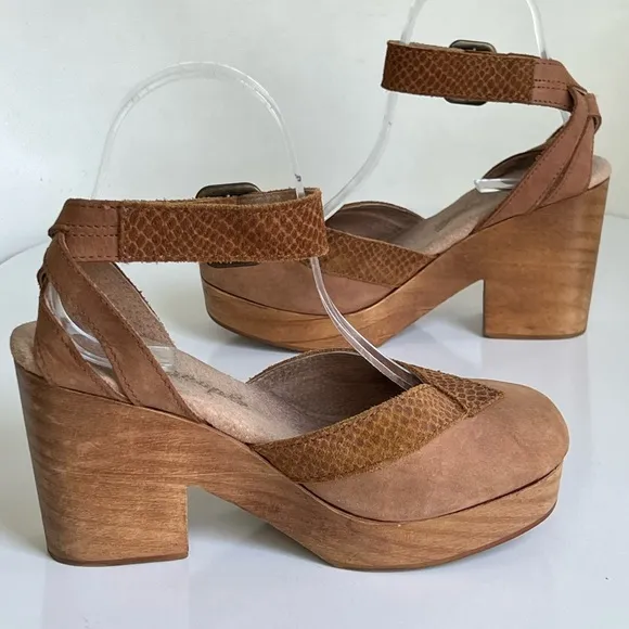 Free People &quot;Walk This Way&quot; Clogs Sandals Size 37 / US 6.5