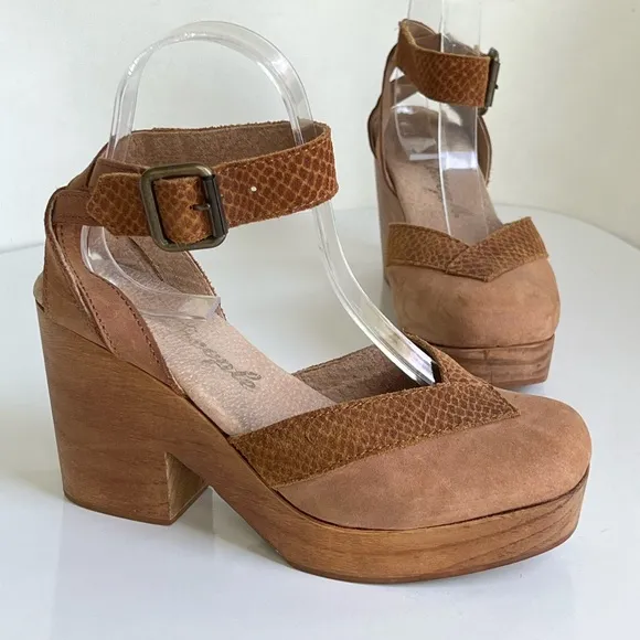Free People &quot;Walk This Way&quot; Clogs Sandals Size 37 / US 6.5