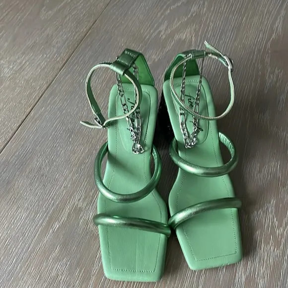 Free people chunky heels sandals, size 38; new