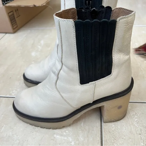 FREE PEOPLE James Chelsea Boots Off White Womens Size 9 1/2