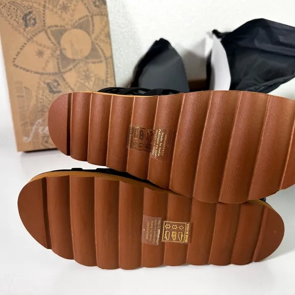 Free People Las Palmas Buckle Sandals in Black size 8 New in Box