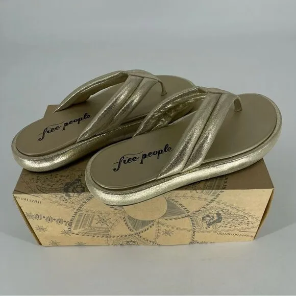 FREE PEOPLE NWT WONDERLAND THONG SANDALS GOLD CHUNKY SILHOUETTE