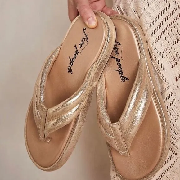 FREE PEOPLE NWT WONDERLAND THONG SANDALS GOLD CHUNKY SILHOUETTE