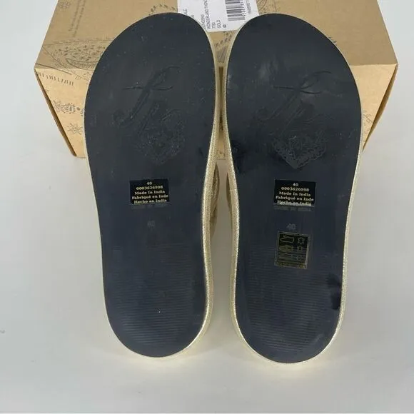FREE PEOPLE NWT WONDERLAND THONG SANDALS GOLD CHUNKY SILHOUETTE