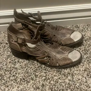 Freebird by Steven Leather Arrow Sandals 9