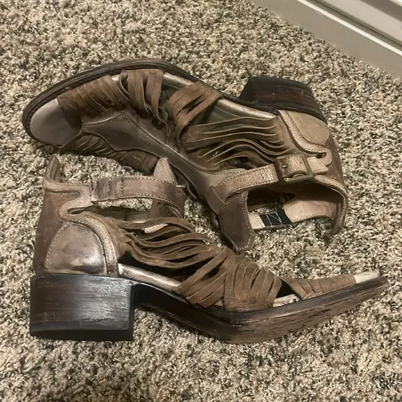 Freebird by Steven Leather Arrow Sandals 9